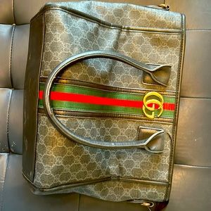 Gucci purse for sale must be sold. Never used. Great condition.